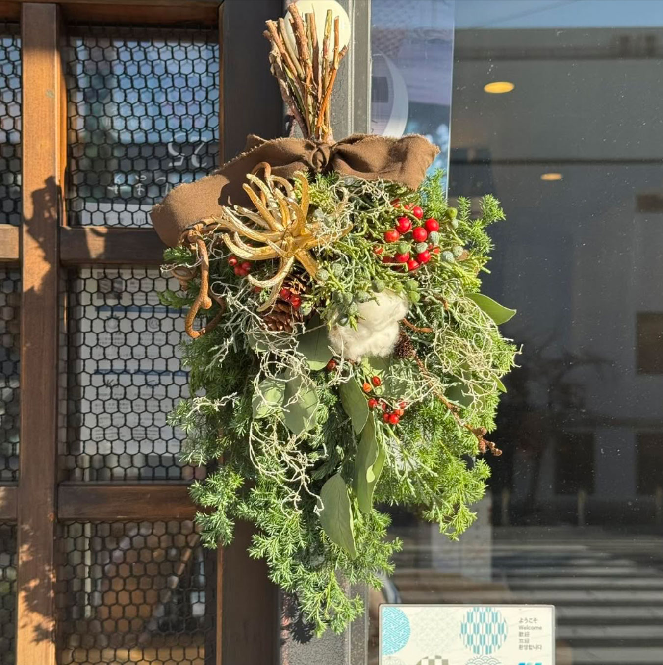 お店のスワッグ新しくなりました♪